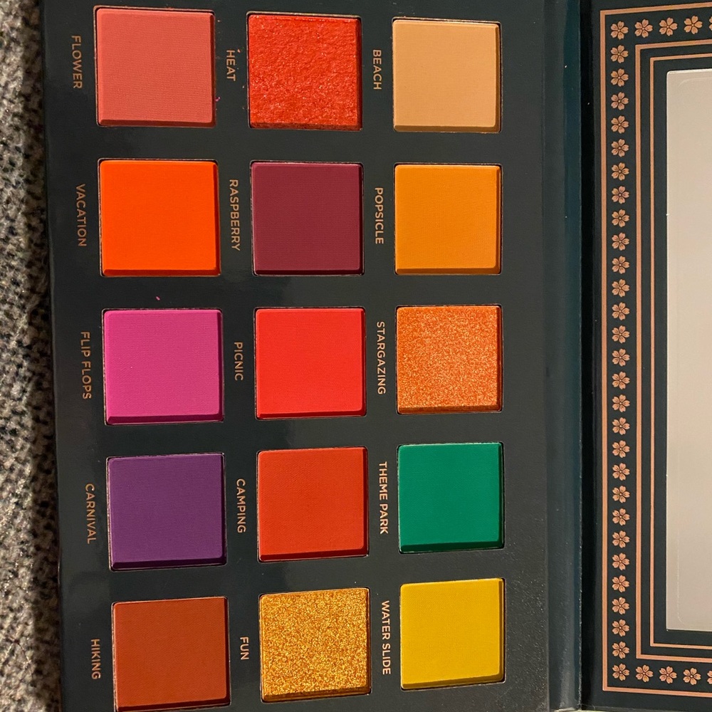 Eyeshadow - Picture 2 of 2